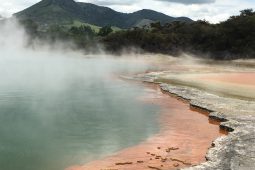 Rotorua: Vulkanlandschaft mit Schwefel und Kultur